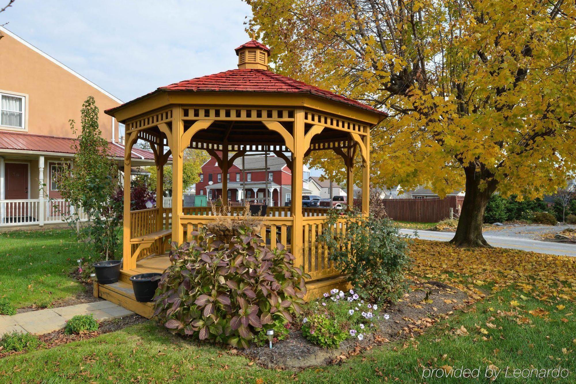 Red Carpet Inn Ronks Exterior photo