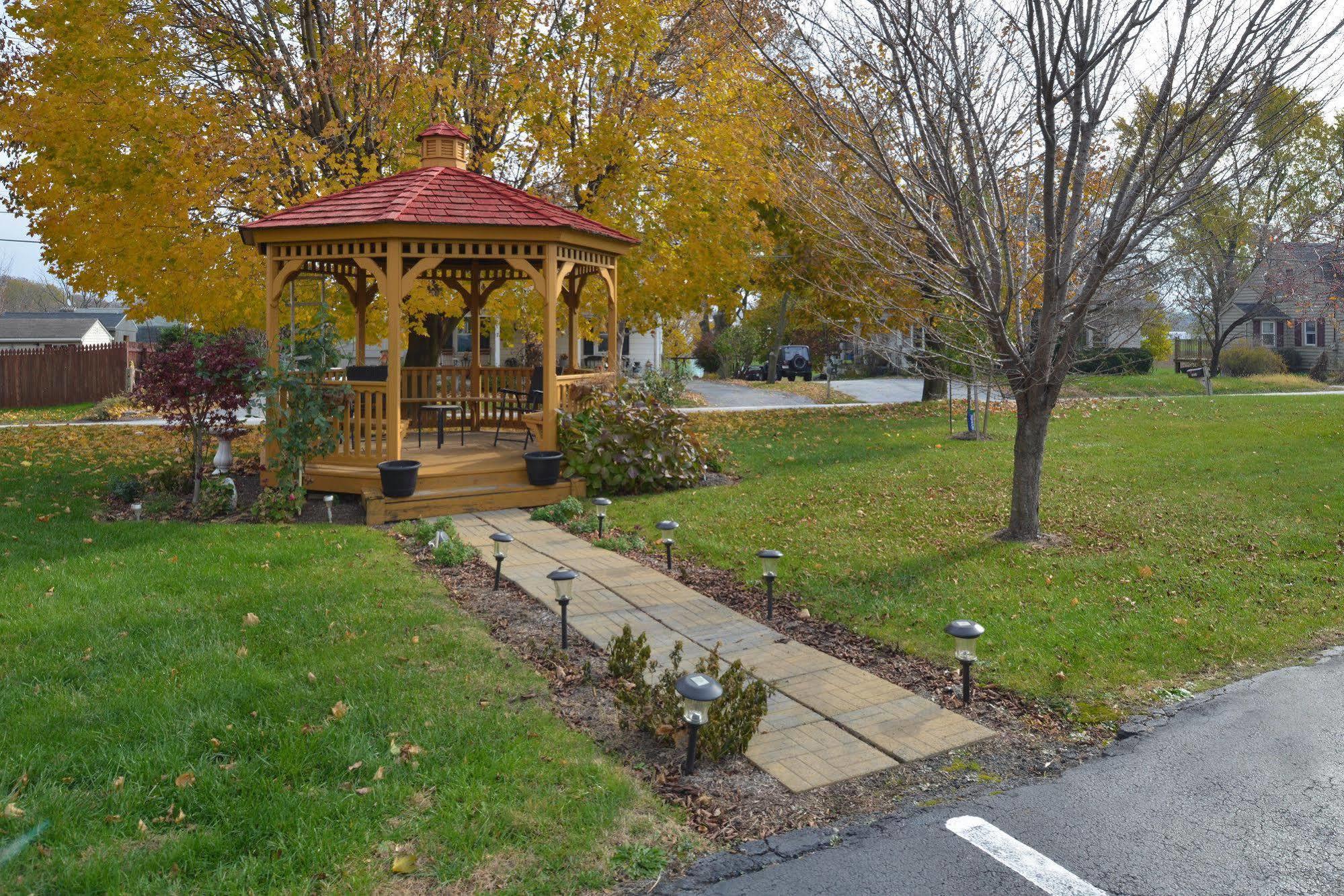 Red Carpet Inn Ronks Exterior photo